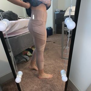 Cropped dusty pink leggings